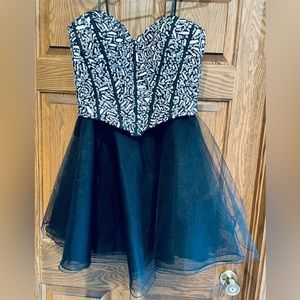 HOMECOMING BLACK & WHITE Cocktail Dress TRENDY